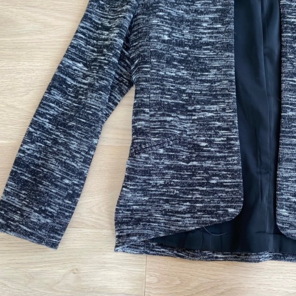 Wilfred Aritzia Cropped Blazer - Picture 5 of 5